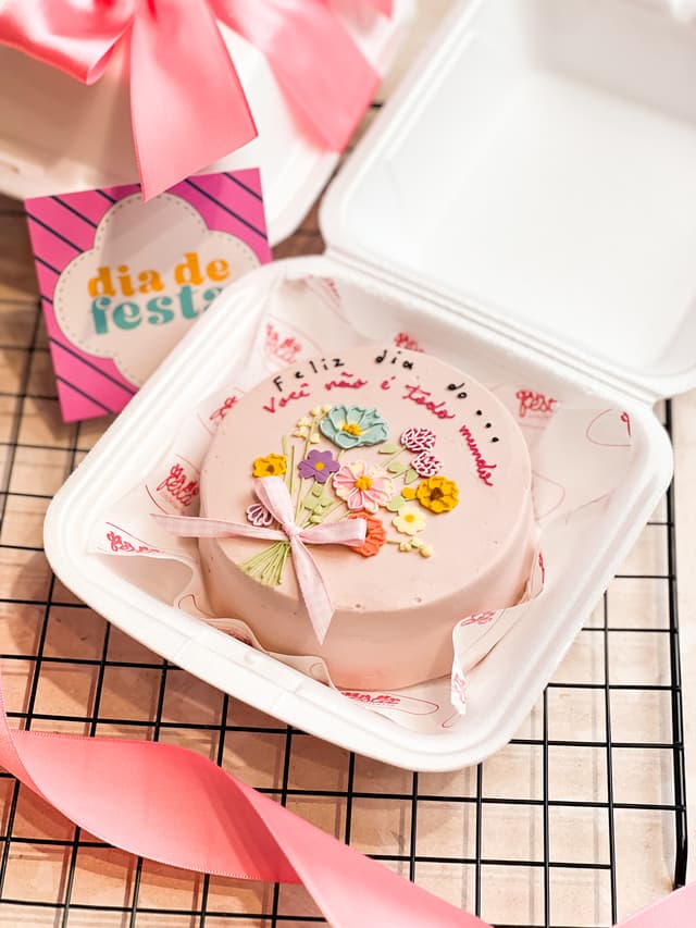 Bolo de Dia das Mães feito com a Técnica do Adesivo